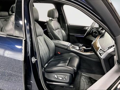 Used 2020 BMW X5 M50i w/ Premium Package image 29