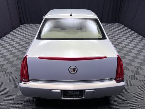 Used 2007 Cadillac DTS w/ Trunk Convenience Package FWD image 4