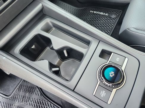 New 2025 Volkswagen Tiguan SE AWD/4WD image 16