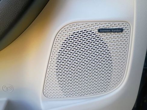 Used 2020 Chrysler Pacifica Touring-L Plus w/ Tire & Wheel Group image 23