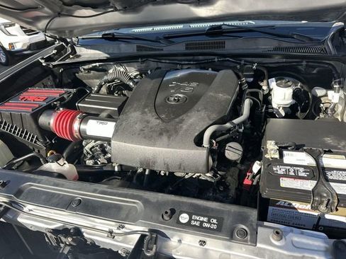 Used 2018 Toyota Tacoma TRD Sport w/ Technology Package image 27