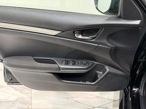 Used 2018 Honda Civic Sport image 9