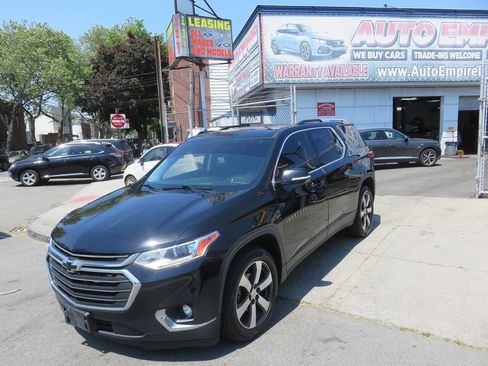 Used 2018 Chevrolet Traverse LT AWD/4WD image 2