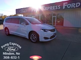 Used 2019 Chrysler Pacifica Limited image 1
