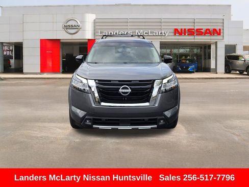Used 2022 Nissan Pathfinder SL image 11