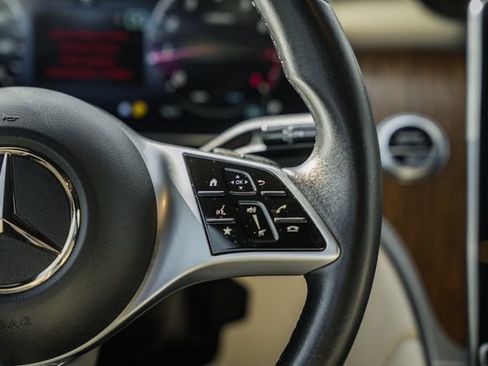Used 2023 Mercedes-Benz GLC 300 4MATIC image 27