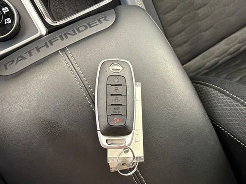 Used 2025 Nissan Pathfinder SV AWD/4WD image 29
