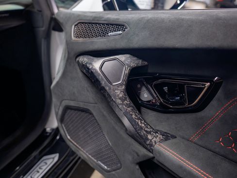 Used 2018 Lamborghini Huracan Performante image 14
