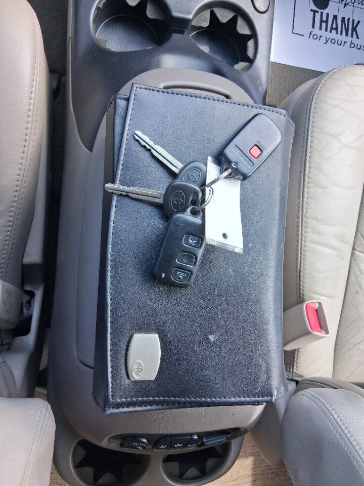 Used 2007 Toyota Sequoia SR5 RWD image 16