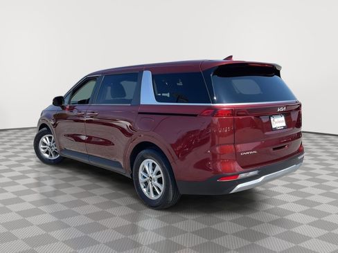 Used 2024 Kia Carnival LX FWD image 4