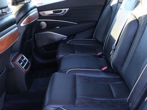 Used 2020 Kia K900 Luxury image 17