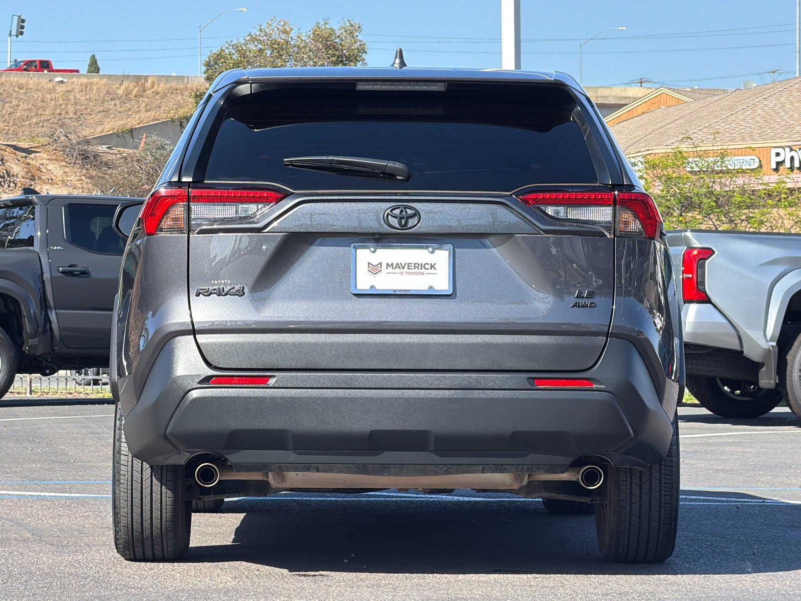 Used 2025 Toyota RAV4 LE AWD/4WD image 4