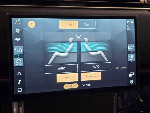 New 2025 Land Rover Range Rover Long Wheelbase SE image 31