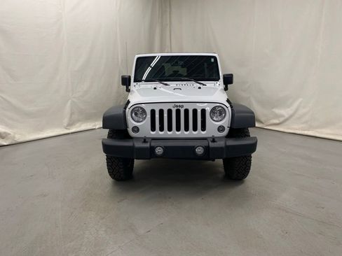 Used 2016 Jeep Wrangler Unlimited Rubicon w/ Connectivity Group AWD/4WD image 3