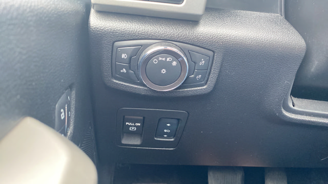 Used 2018 Ford F150 Lariat w/ Equipment Group 502A Luxury AWD/4WD image 27