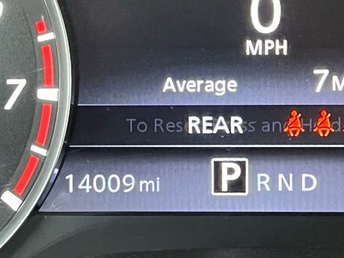 Used 2024 Nissan Titan SV w/ SV Convenience Package image 16