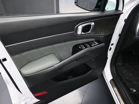 Used 2024 Kia Sorento SX Prestige w/ Sage Leather Package image 16