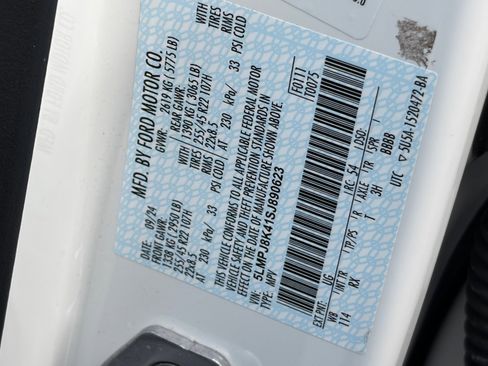 Used 2025 Lincoln Nautilus Reserve image 11