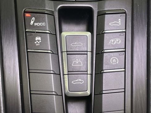 Used 2018 Porsche 911 Carrera GTS image 32