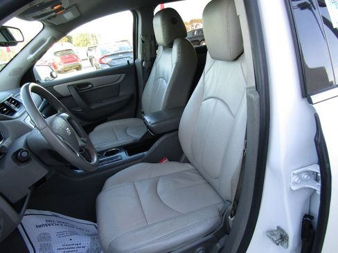 Used 2016 Chevrolet Traverse LT image 10