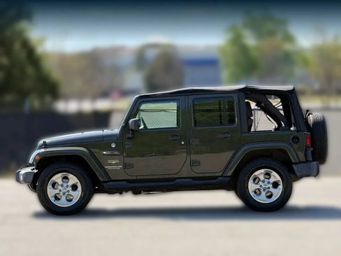 Used 2015 Jeep Wrangler Unlimited Sahara w/ Connectivity Group AWD/4WD image 8