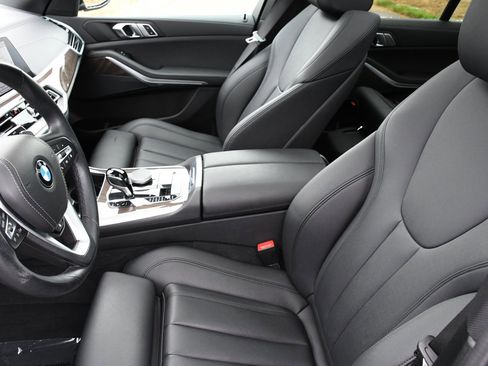 Used 2022 BMW X5 xDrive40i w/ Premium Package image 9