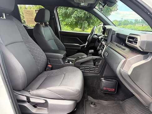 Certified 2025 Toyota Tacoma SR5 AWD/4WD image 19