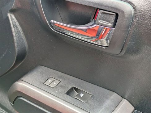 Used 2017 Toyota Tacoma TRD Pro image 39