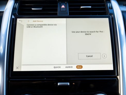 Certified 2024 Land Rover Discovery Dynamic SE image 31