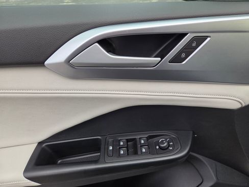 New 2026 Volkswagen Taos SE AWD/4WD image 18