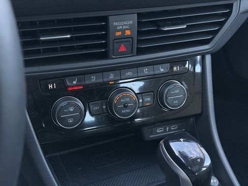 Used 2023 Volkswagen Jetta SEL image 34