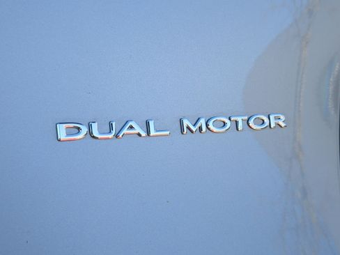 Used 2024 Tesla Model Y Long Range image 11