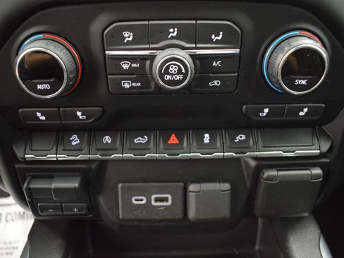 Used 2021 Chevrolet Silverado 1500 LT Trail Boss w/ Convenience Package II AWD/4WD image 16