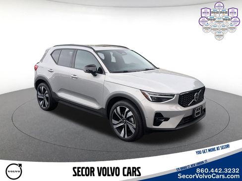 Used 2023 Volvo XC40 B5 Ultimate w/ Protection Package Premier AWD/4WD image 3