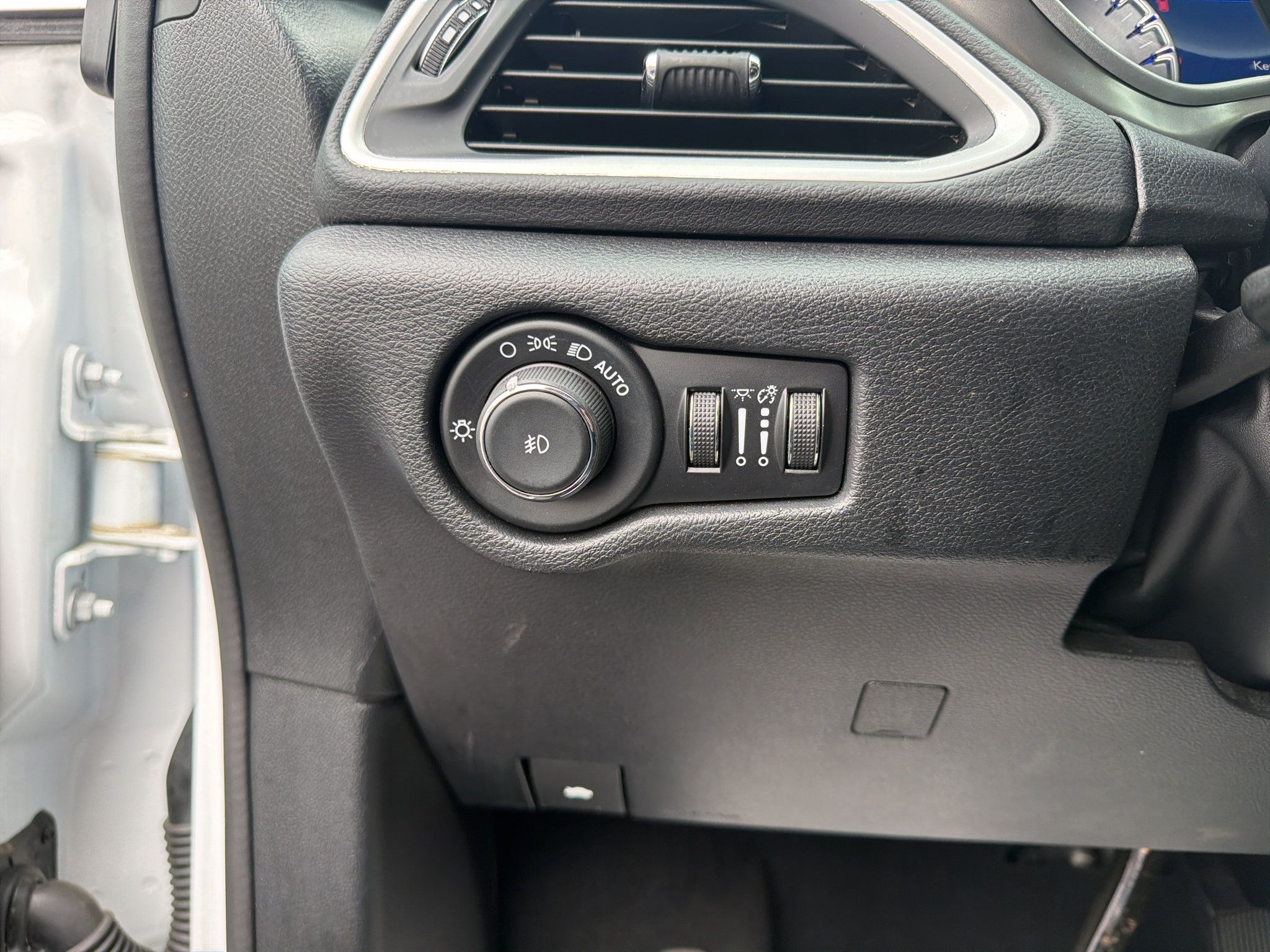 Used 2025 Chrysler Pacifica Select FWD image 17