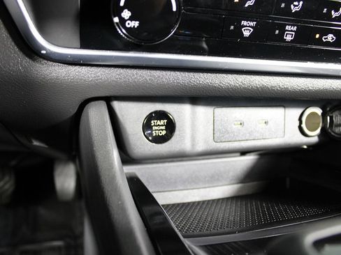 Used 2024 Nissan Rogue S FWD image 14