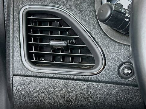 Used 2013 Chrysler 200 Limited image 10