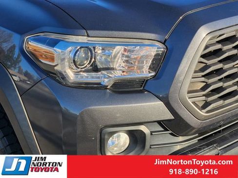 Used 2020 Toyota Tacoma TRD Off-Road image 10