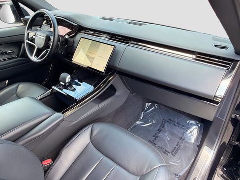 Used 2025 Land Rover Range Rover Sport SE image 14