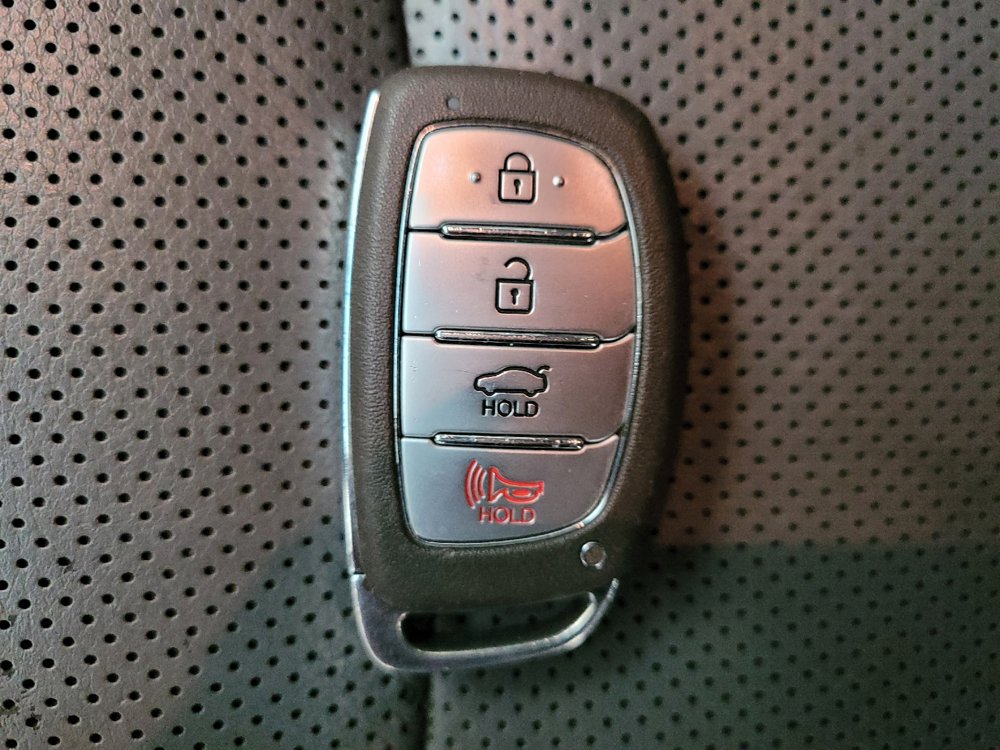 Used 2015 Hyundai Elantra Sport FWD image 32