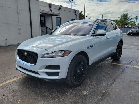 Used 2018 Jaguar F-PACE Prestige image 34