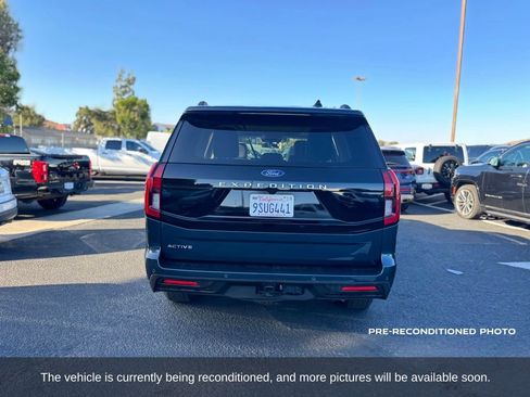 Used 2025 Ford Expedition Active AWD/4WD image 4