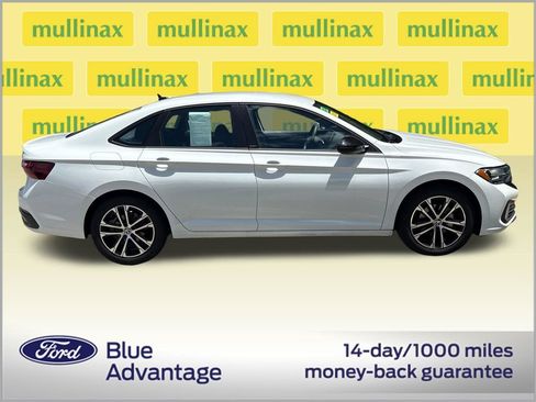 Used 2023 Volkswagen Jetta Sport FWD image 2