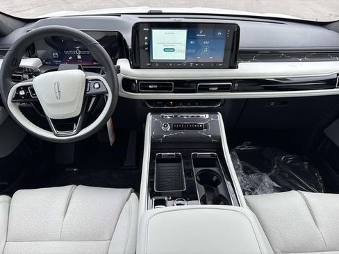 New 2026 Lincoln Aviator Black Label w/ Black Label Special Edition AWD/4WD image 16