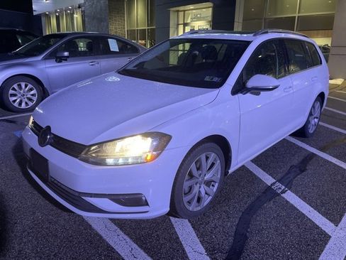 Used 2018 Volkswagen Golf SEL image 2