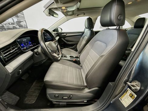 Used 2025 Volkswagen Jetta SE FWD image 13