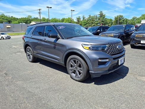 Certified 2023 Ford Explorer XLT w/ Equipment Group 202A AWD/4WD image 2
