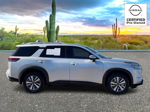 Certified 2024 Nissan Pathfinder SL w/ Black Appearance Package image 6