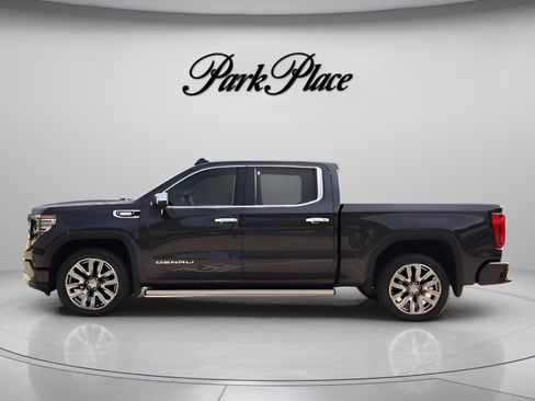 Used 2024 GMC Sierra 1500 Denali RWD image 2