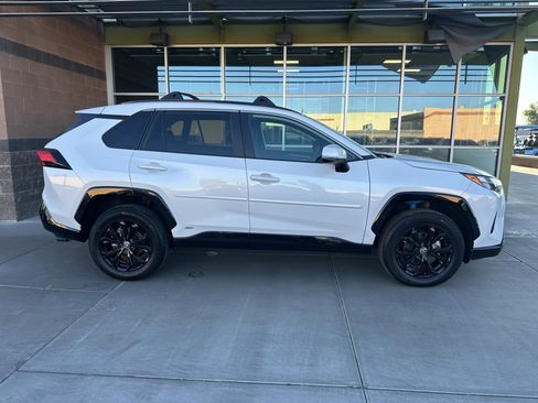 Used 2024 Toyota RAV4 SE w/ Convenience Package image 7